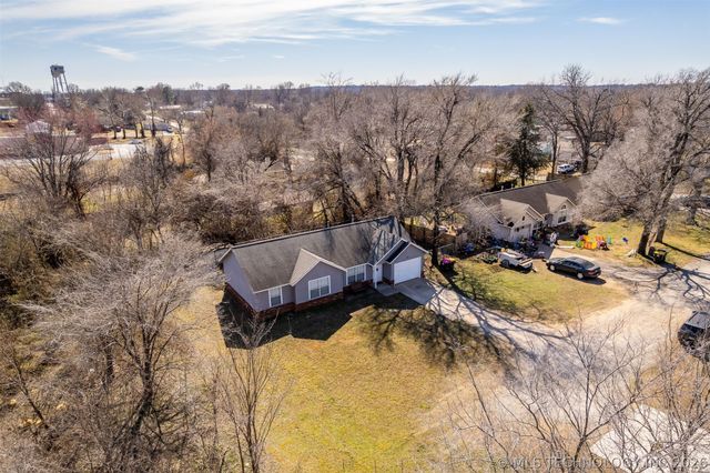 111 W Redwood Street, Coweta, OK 74429