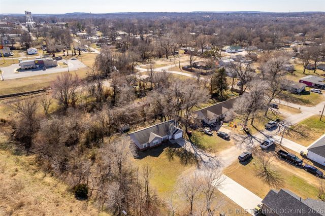 111 W Redwood Street, Coweta, OK 74429