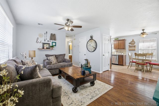 111 W Redwood Street, Coweta, OK 74429