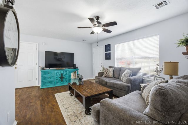 111 W Redwood Street, Coweta, OK 74429