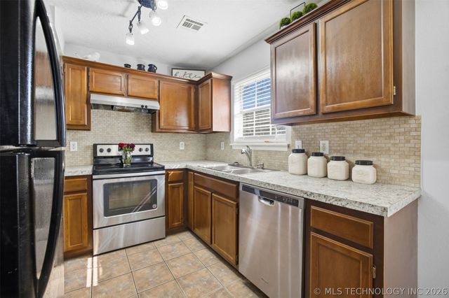 111 W Redwood Street, Coweta, OK 74429