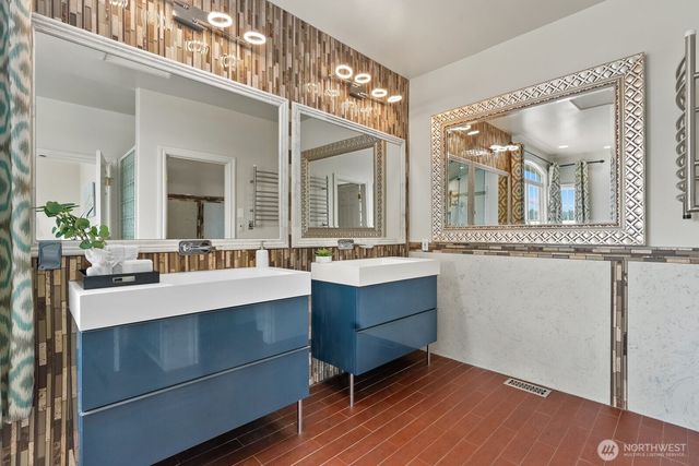 1542 E Sammamish Parkway NE, Sammamish, WA 98074