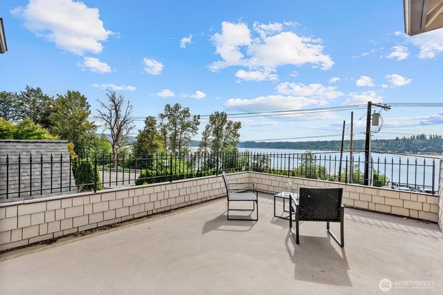 1542 E Sammamish Parkway NE, Sammamish, WA 98074