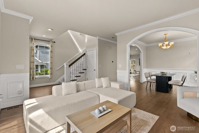 1542 E Sammamish Parkway NE, Sammamish, WA 98074