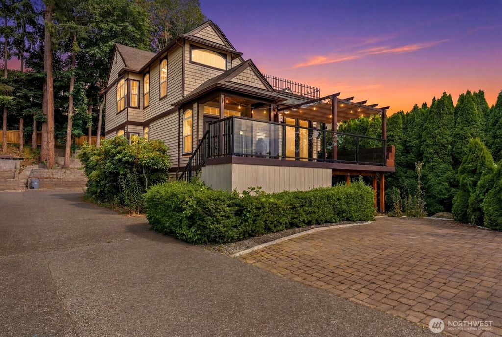 1542 E Sammamish Parkway NE, Sammamish, WA 98074