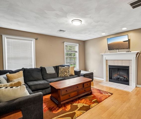 411 Salem St, Wilmington, MA 01887