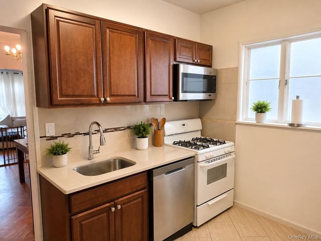 1044 41st, Brooklyn, NY 11219