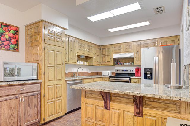 16744 Overland Stage Dr, Tyler, TX 75703