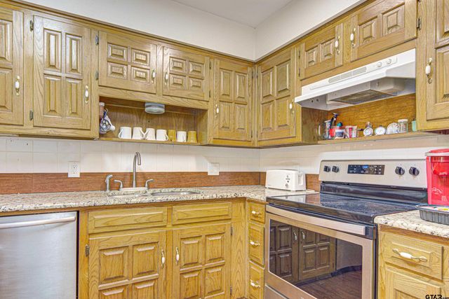 16744 Overland Stage Dr, Tyler, TX 75703