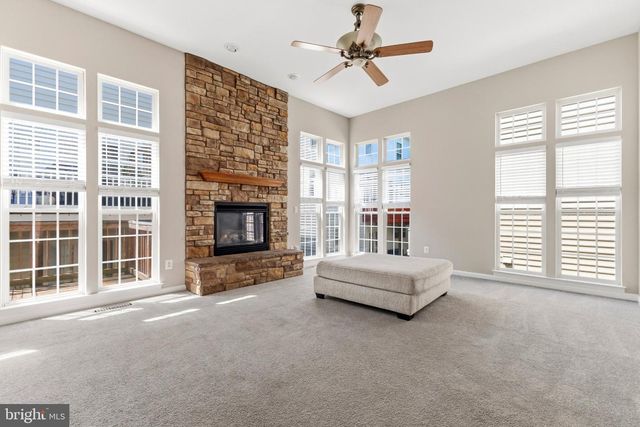 9136 LAKE PARCEL DR, Fort Belvoir, VA 22060