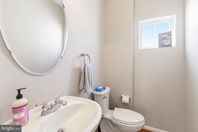 9136 LAKE PARCEL DR, Fort Belvoir, VA 22060