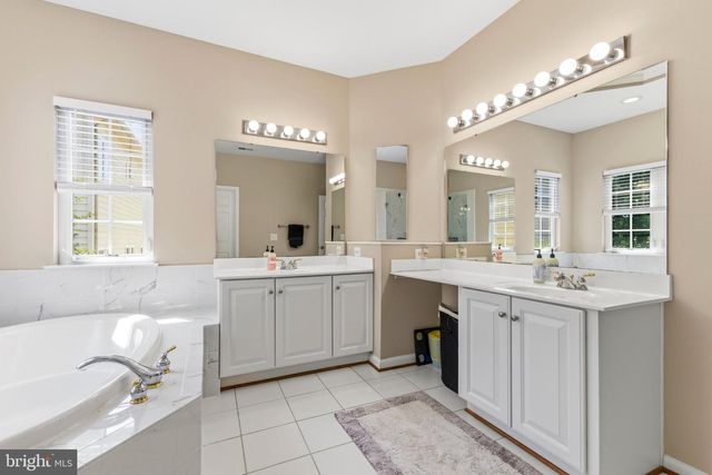 9136 LAKE PARCEL DR, Fort Belvoir, VA 22060