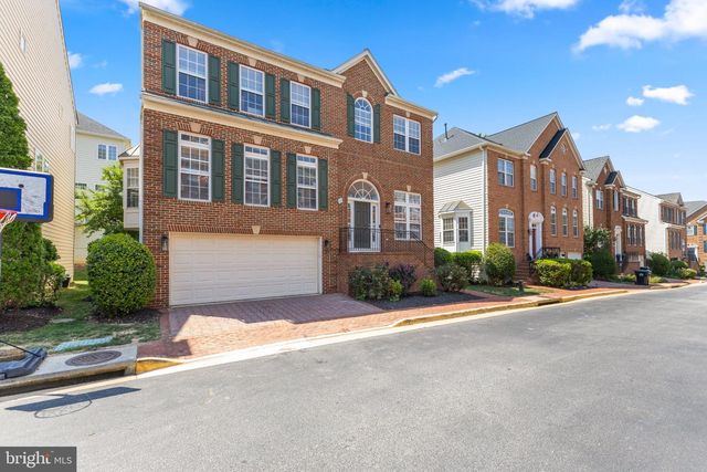 9136 LAKE PARCEL DR, Fort Belvoir, VA 22060