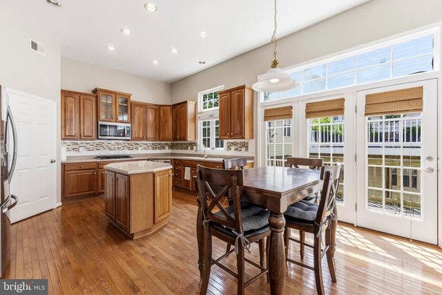 9136 LAKE PARCEL DR, Fort Belvoir, VA 22060