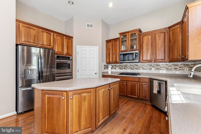 9136 LAKE PARCEL DR, Fort Belvoir, VA 22060