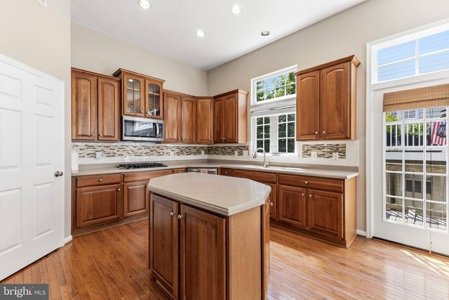 9136 LAKE PARCEL DR, Fort Belvoir, VA 22060