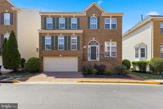 9136 LAKE PARCEL DR, Fort Belvoir, VA 22060