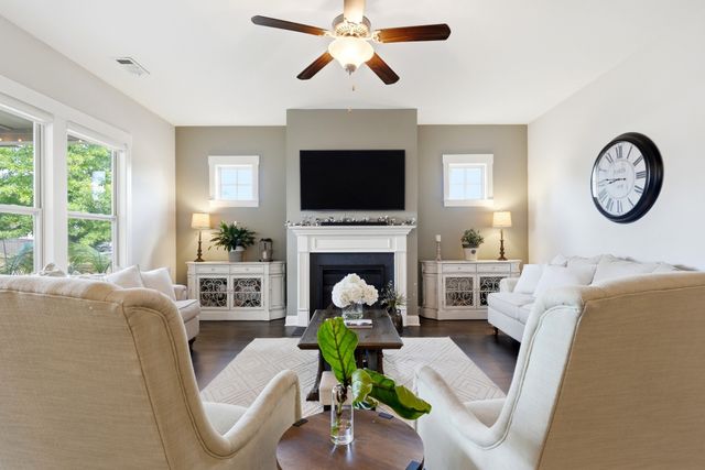 2801 Americus Dr, Thompsons Station, TN 37179