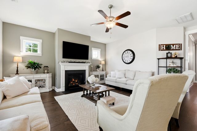 2801 Americus Dr, Thompsons Station, TN 37179