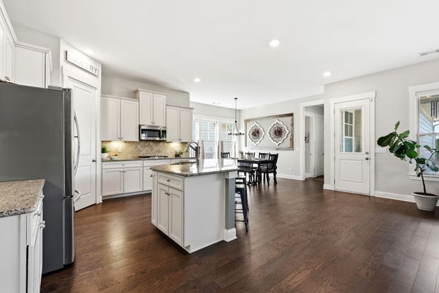 2801 Americus Dr, Thompsons Station, TN 37179