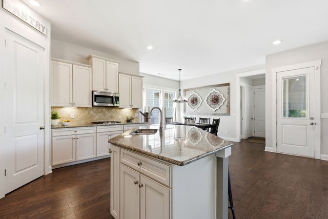 2801 Americus Dr, Thompsons Station, TN 37179
