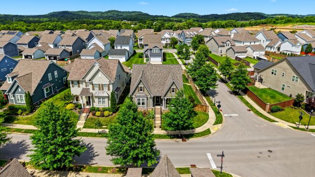 2801 Americus Dr, Thompsons Station, TN 37179