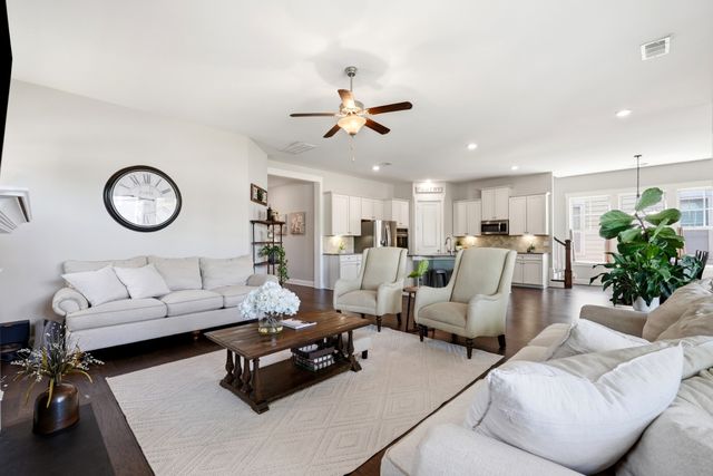 2801 Americus Dr, Thompsons Station, TN 37179