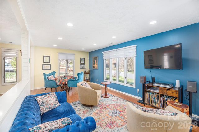 330 Woody Lane, Asheville, NC 28804