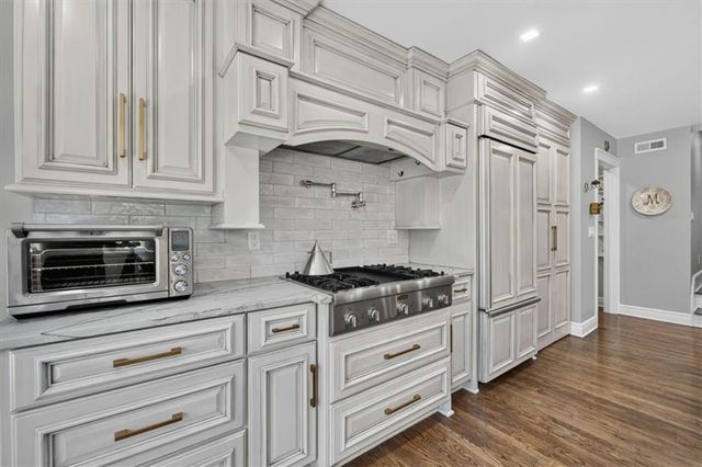 2800 W 68th Street, Mission Hills, KS 66208