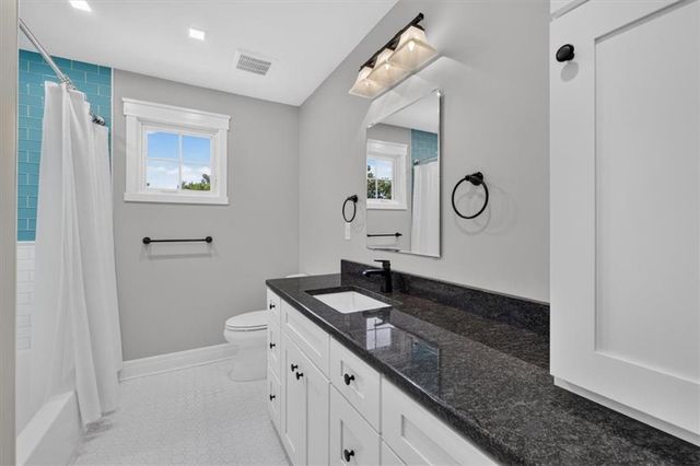 2800 W 68th Street, Mission Hills, KS 66208