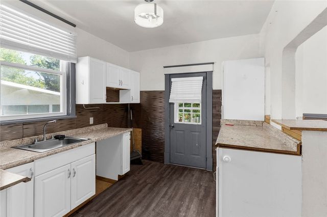 203 Baldwin Ave, Sharon, PA 16146