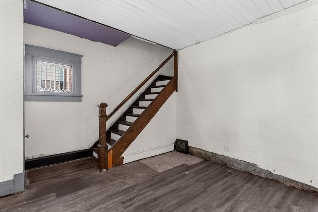 203 Baldwin Ave, Sharon, PA 16146