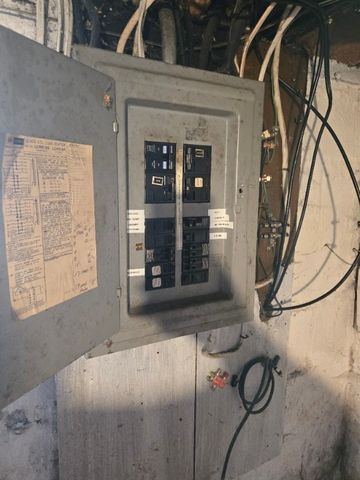 203 Baldwin Ave, Sharon, PA 16146