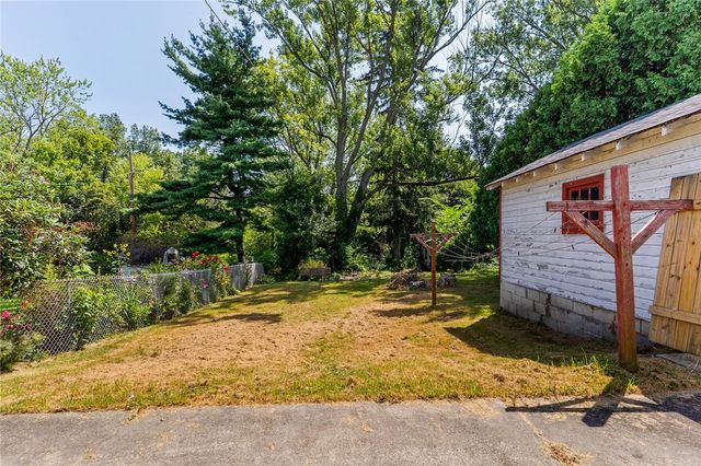 203 Baldwin Ave, Sharon, PA 16146