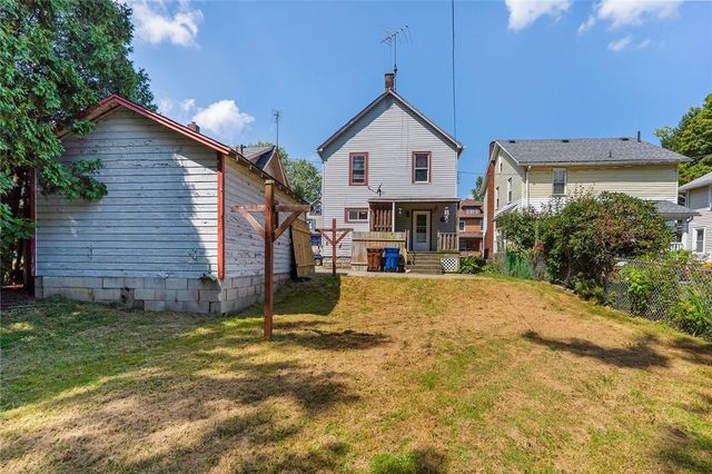 203 Baldwin Ave, Sharon, PA 16146