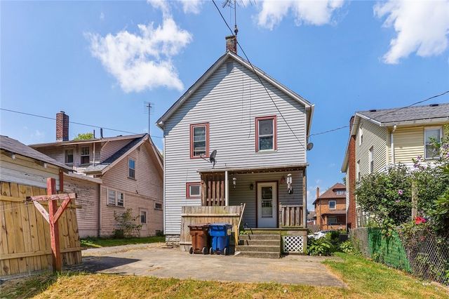 203 Baldwin Ave, Sharon, PA 16146