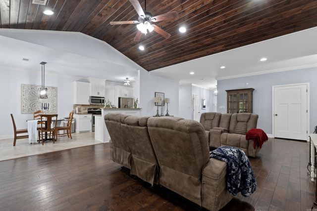 588 Rock Creek Rd, Hot Springs, AR 71913