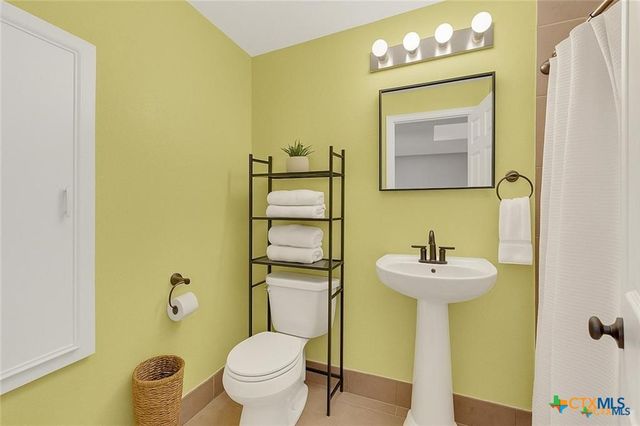 1069 Trail Pass Drive, Canyon Lake, TX 78133