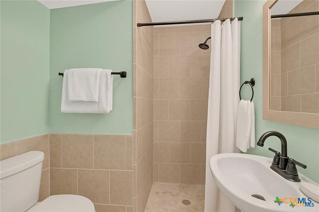 1069 Trail Pass Drive, Canyon Lake, TX 78133