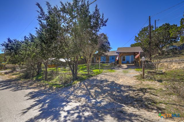 1069 Trail Pass Drive, Canyon Lake, TX 78133