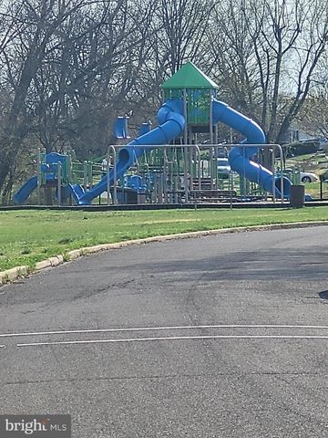 19 CAMELLIA RD, Levittown, PA 19057