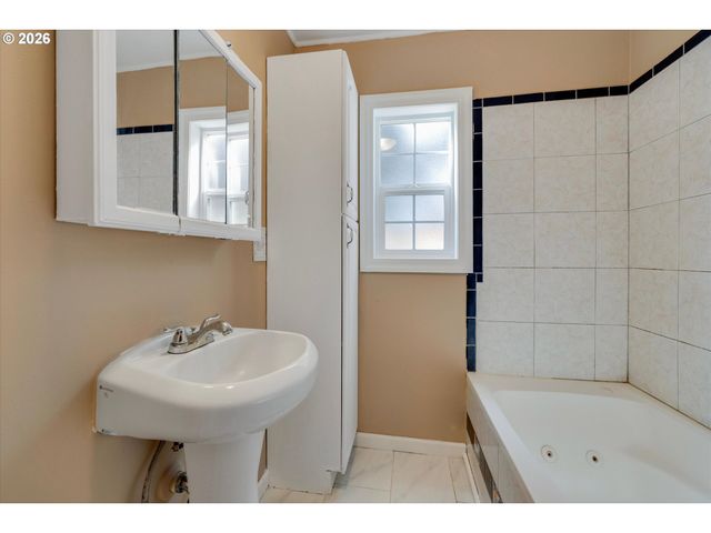 16080 S LELAND Rd, Beavercreek, OR 97004