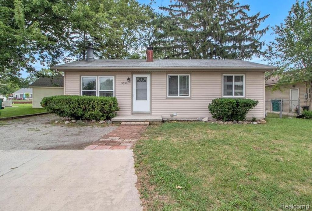 35381 Dern Drive, Brownstown Charter Township, MI 48173