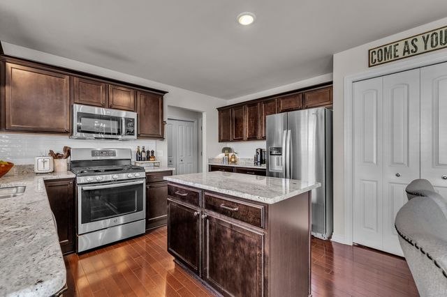 7184 Castell Boulevard, Van Buren Twp, MI 48111
