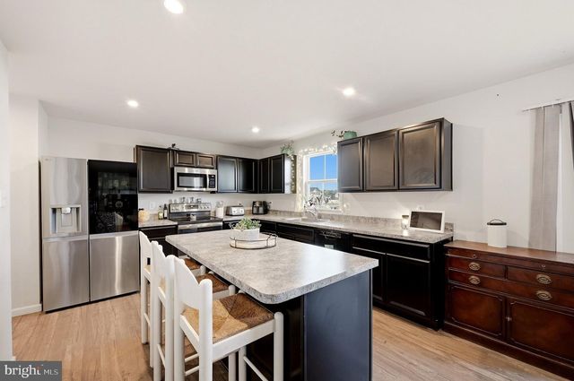 348 CHANDLERS GLEN DR, Bunker Hill, WV 25413