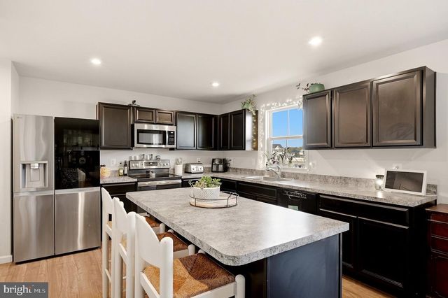 348 CHANDLERS GLEN DR, Bunker Hill, WV 25413