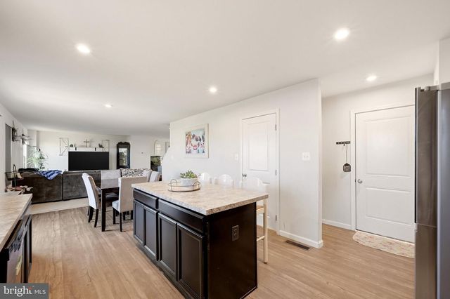 348 CHANDLERS GLEN DR, Bunker Hill, WV 25413