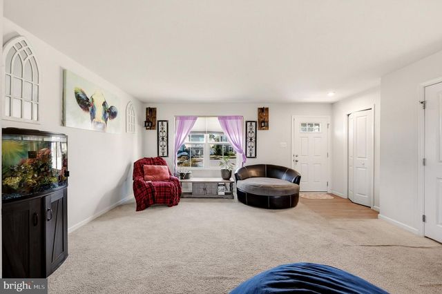 348 CHANDLERS GLEN DR, Bunker Hill, WV 25413