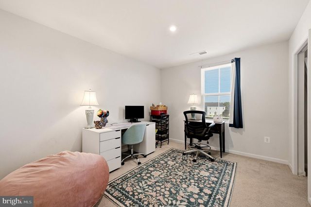 348 CHANDLERS GLEN DR, Bunker Hill, WV 25413