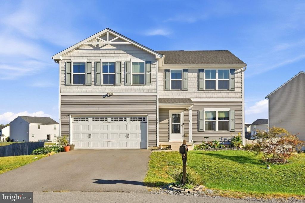 348 CHANDLERS GLEN DR, Bunker Hill, WV 25413